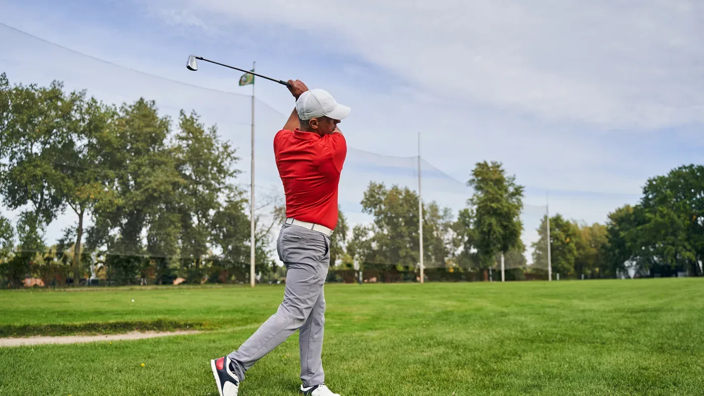 Golfare på driving range
